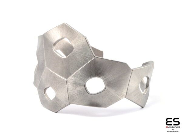 Hexagon Titanium Bracelet Laying ES Jewelry web Titanio - Joyería contemporánea artesanal