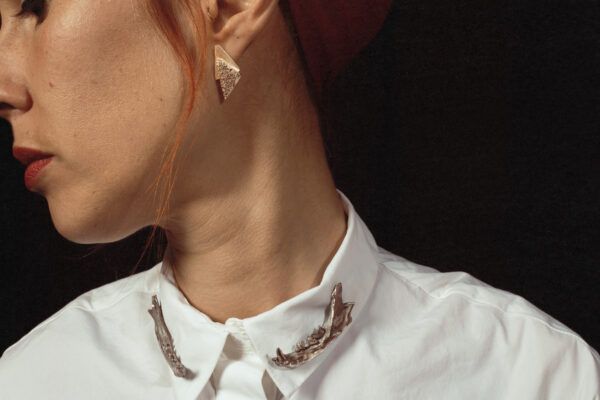 Pin de cuello plata