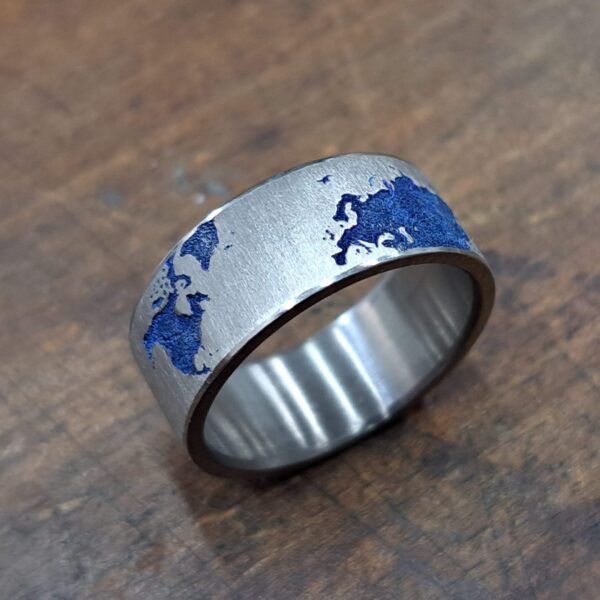 Titanium World Map ring Titanio - Joyería contemporánea artesanal