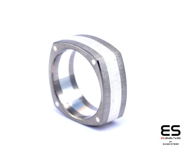 Wedding ring square Ti Ag 3 layers for him right 1 web Titanio - Joyería contemporánea artesanal