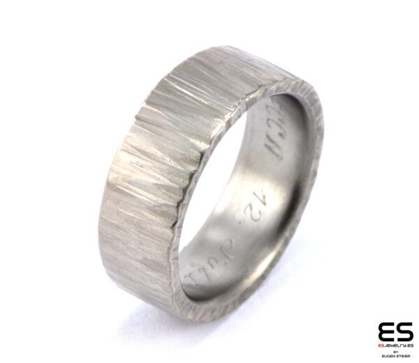 Wedding ring titanium 8mm forged 2.5mm left ESjewelry web 2 Titanio - Joyería contemporánea artesanal