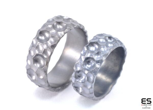 Wedding rings titanium Moon craters oxi left ES Jewelry web Titanio - Joyería contemporánea artesanal