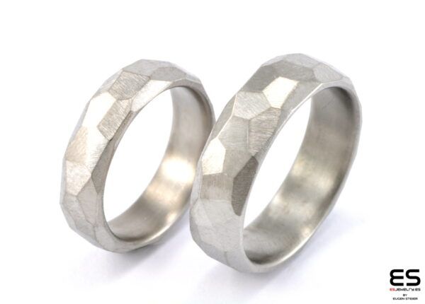 Wedding rings titanium facetted 2.0 mm left ESJewelry web 2 Titanio - Joyería contemporánea artesanal